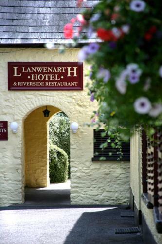 Llanwenarth Hotel And Riverside Restaurant Abergavenny Bagian luar foto
